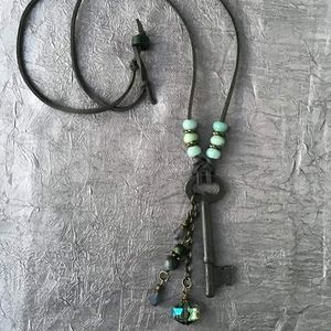 🗝HAND-CRAFTED NECKLACE